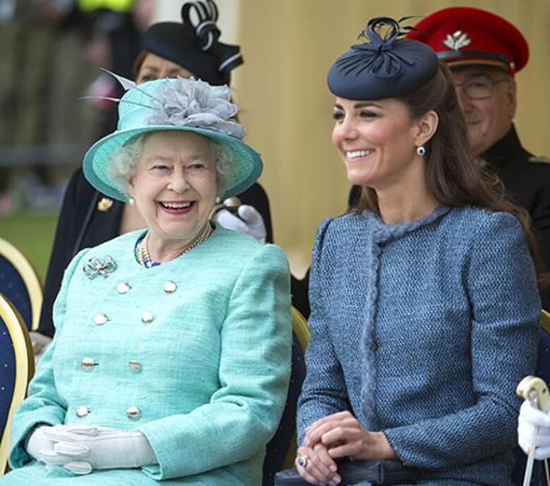 Елизавета II и Кейт Миддлтон. Фото: Rex Features/Fotodom.ru.