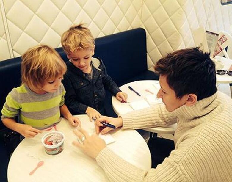 Диана Арбенина с двойняшками. Фото: Facebook.com.