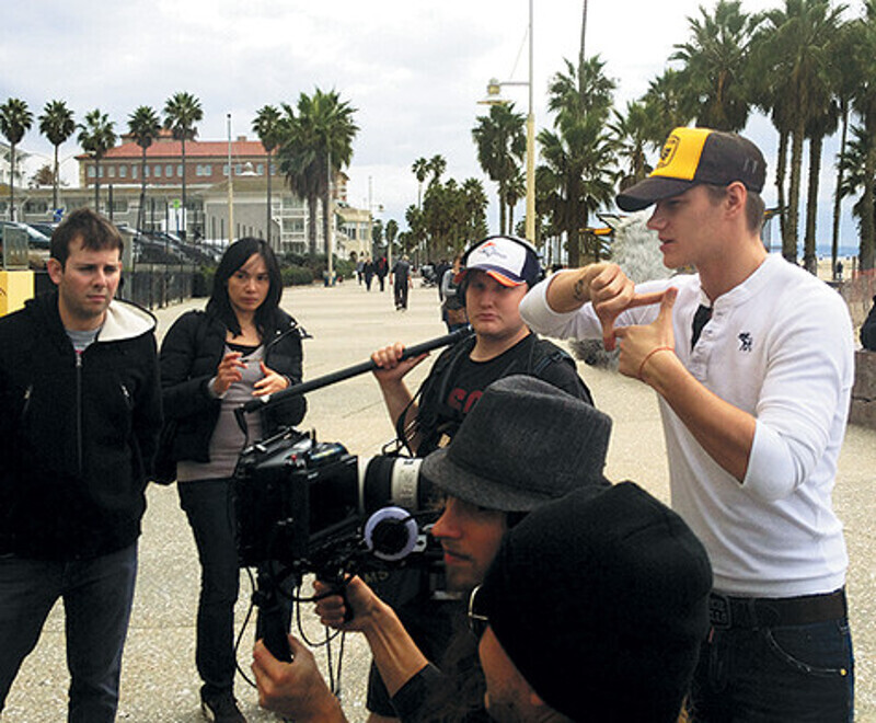 На площадке Алексей был не только главным героем клипа, но и режиссером. Фото: материалы пресс-служб.