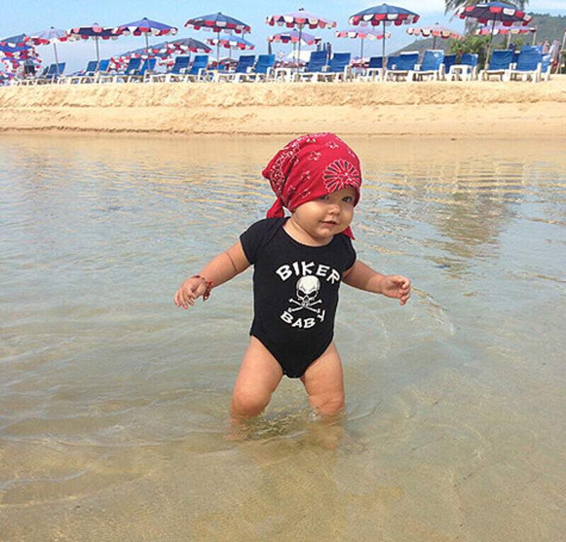 Таиланде мы стараемся обходиться без лекарств. Если матум снимает кашель, то морская вода моментально убивает любой насморк. Поэтому поездки на море в нашей семье – обязательны!