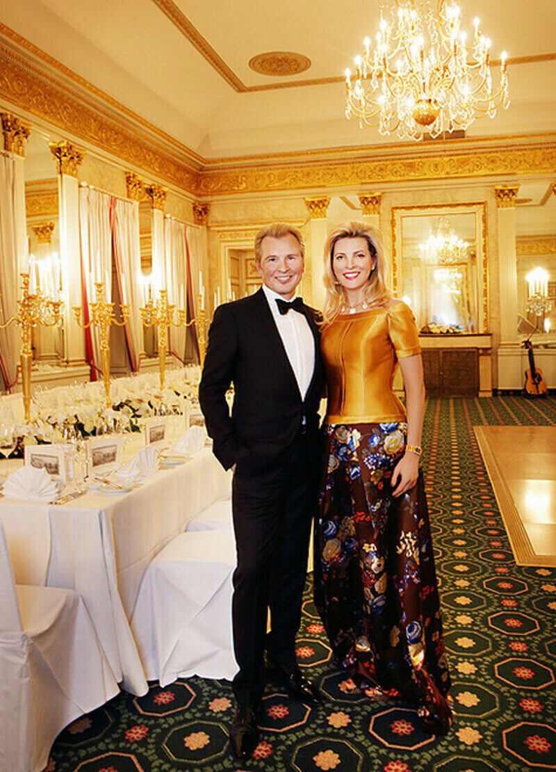 Александр Малинин говорит, что никогда не справился бы с организацией такого праздника без своей любимой жены Эммы. Фото: материалы пресс-служб.