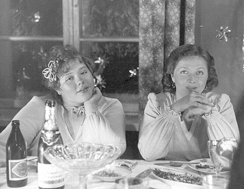 Сценарист «Одиноким предоставляется общежитие» Аркадий Инин роль ткачихи и свахи Веры Голубевой писал специально для Натальи Гундаревой. Фото: Fotodom.ru.