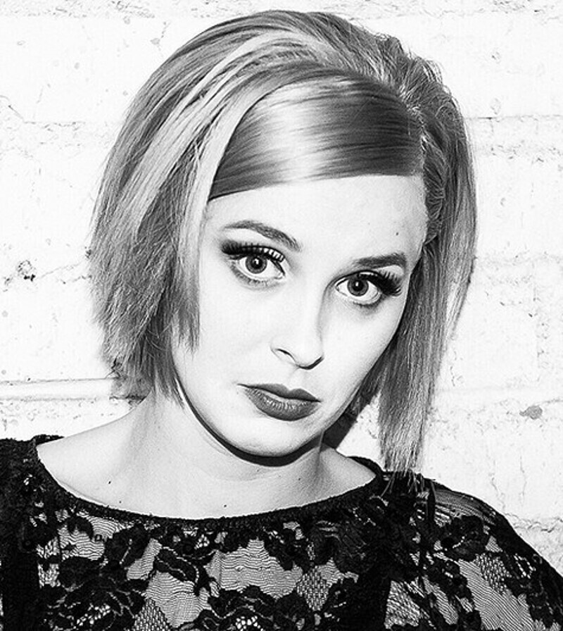 В мюзикле "Чикаго" Наталия Быстрова предстает перед зрителем в совершенно новом образе. Фото: материалы пресс-служб.