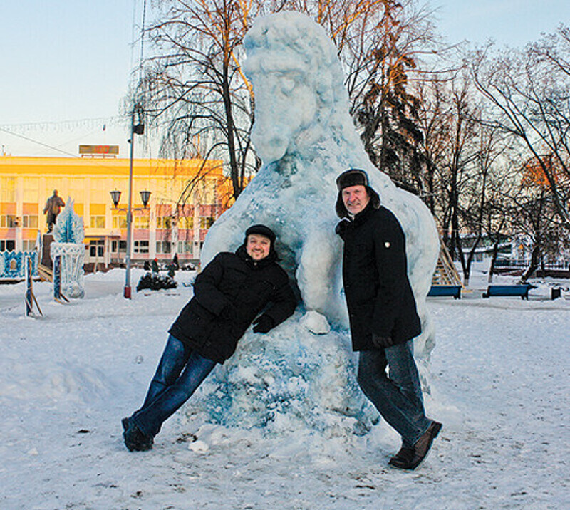 Идейным вдохновителем поездки стал друг Федора Добронравова — актер, продюсер и президент общенациональной программы «В кругу семьи» Александр Ковтунец  (на фото: слева). Фото: личный архив Федора Добронравова.