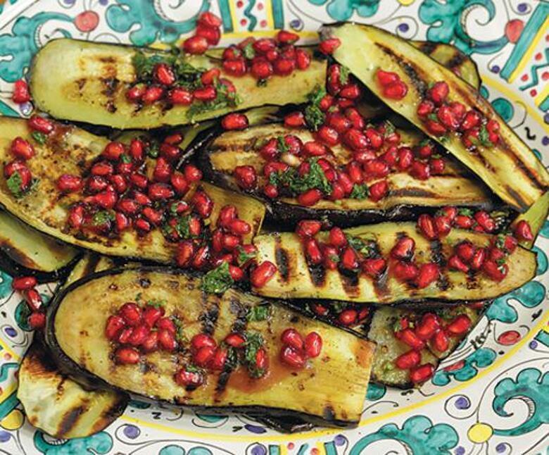 Баклажаны с гранатом и мятой.