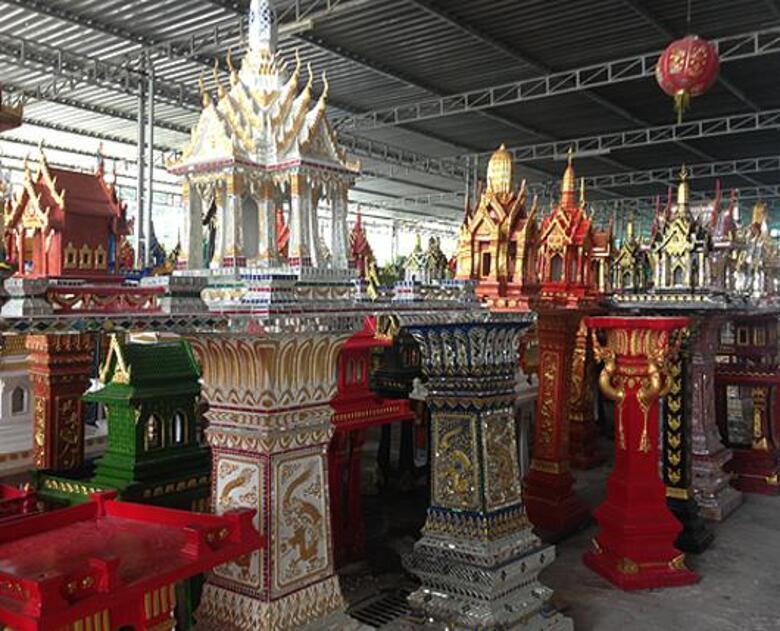 Домик духов можно купить в специальных магазинах.