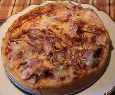 Яблочный пирог со сметанным кремом.