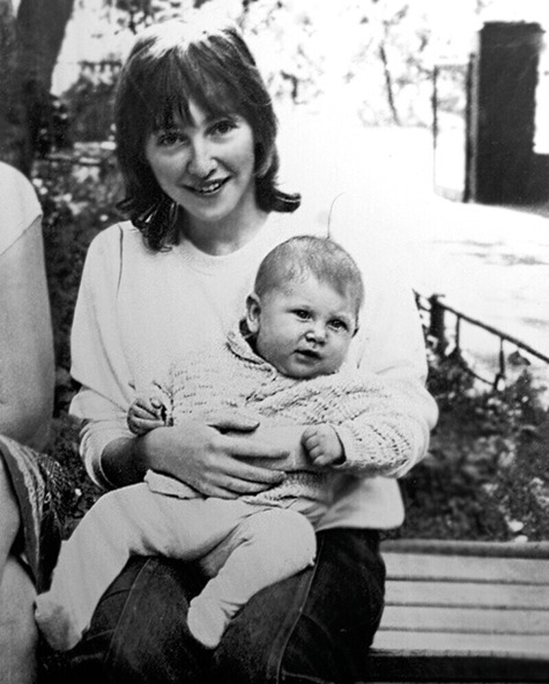 О первом неудачном браке певица не жалеет, ведь от него остался сын Иван, мамино счастье. Фото: личный архив.