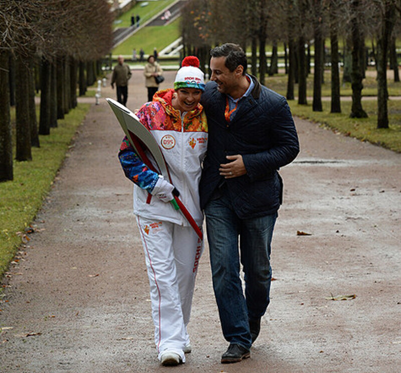 Появление Ивана в Петергофе стало для Волочковой приятным сюрпризом. Фото: материалы пресс-служб.