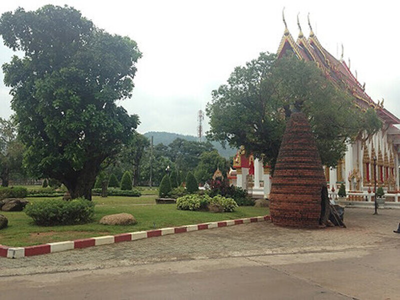 Для взрывов петард используют специальные печи, которые находятся на территориях многих храмов.
