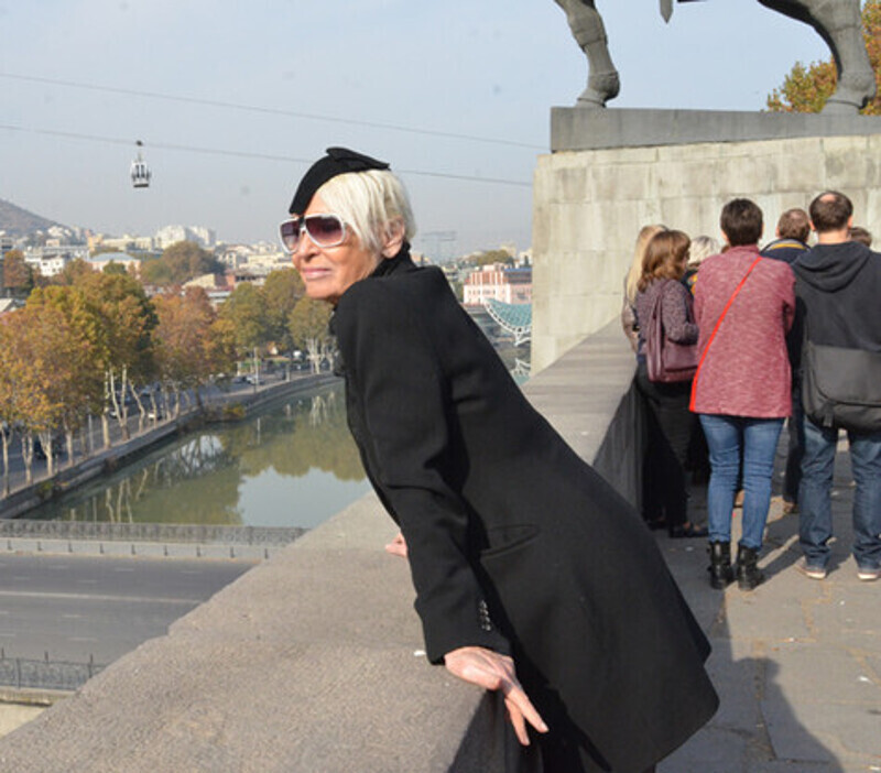 Светлана Светличная обожает путешествовать. Весной следующего года актриса запланировала поездку в Японию вместе со своей подругой Ларисой Лужиной.