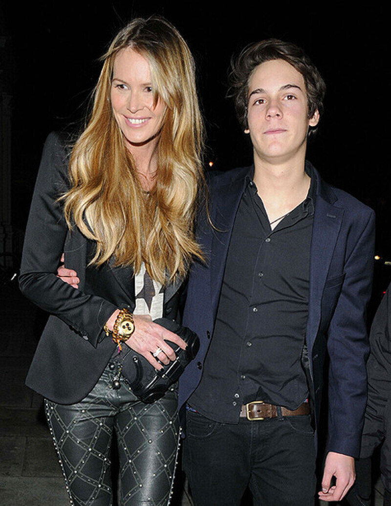 От Арпада Буссона у Эль есть двое сыновей: Флинн и Аурелиус. На снимке - с Флинном. Фото: Rex Features/Fotodom.ru.