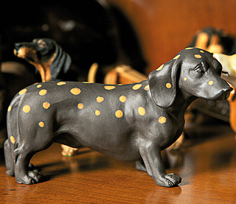 Собачка в крапинку – один из первых «питомцев», появившихся в доме. Фото: Сергей Козловский.