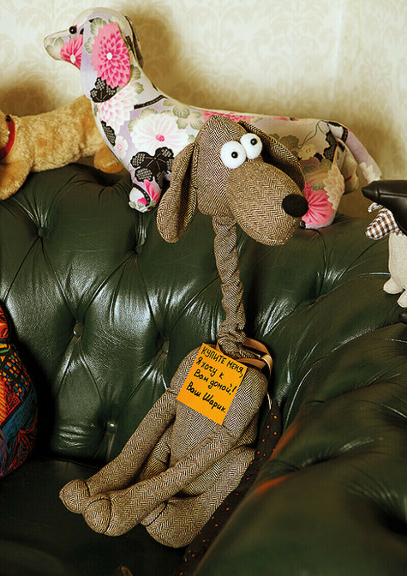 Коллеги и друзья подарили директору цирка немало сувениров. При взгляде на эти симпатичные мордашки улучшается настроение. Фото: Сергей Козловский.