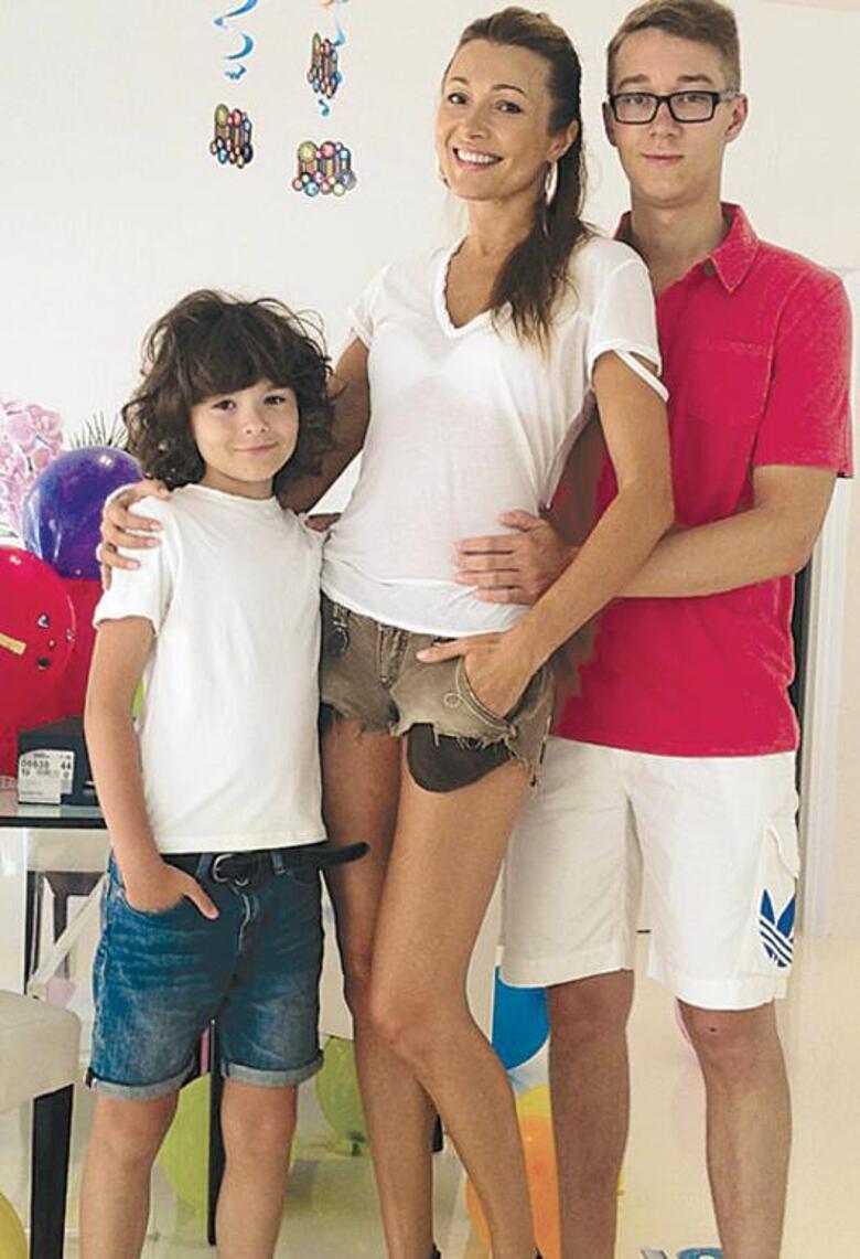 На день рождения Никиты (на фото: справа) собралась вся семья певицы.
