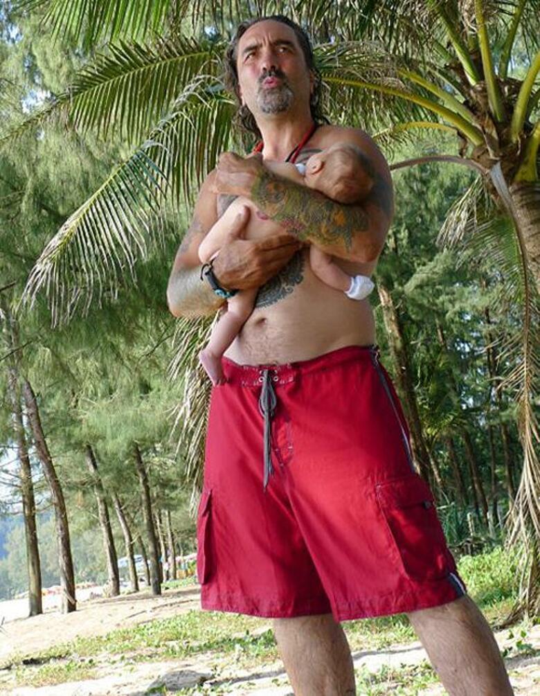 Нам с мужем сказали: «Нечего было выделываться и ехать куда-то к пальмам. Надо было рожать в России!» 