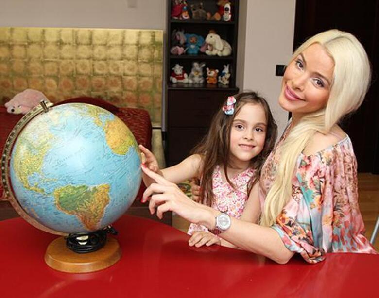 Алена Кравец с дочерью.