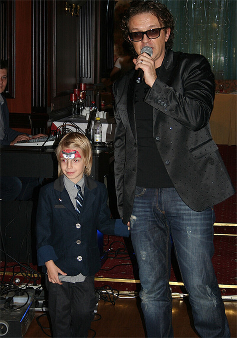 Рома Жуков с сыном Никитой. Фото: материалы пресс-служб.