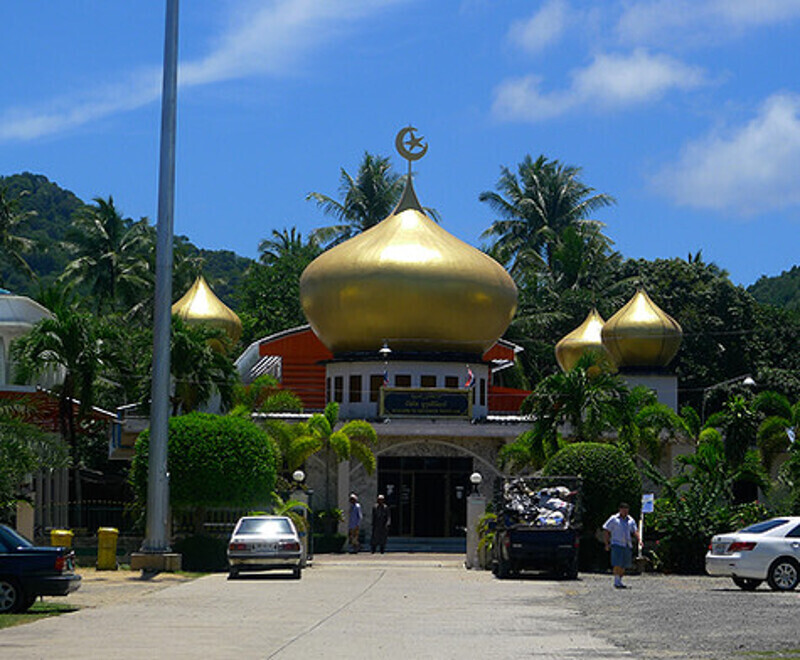 На Пхукете почти четверть населения (по некоторым данным все  40 процентов) – мусульмане.