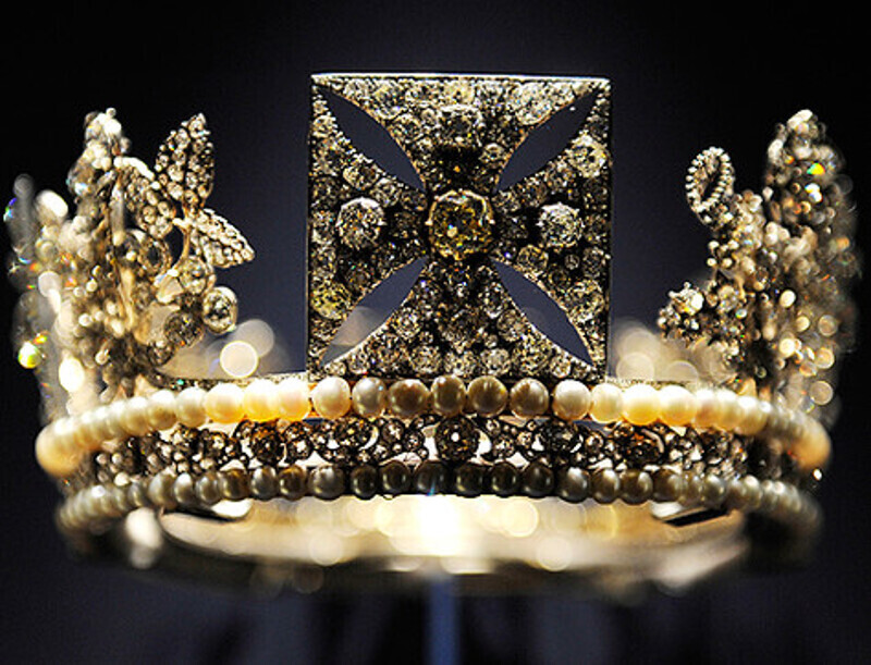 Бриллиантовая диадема королевы. Фото: Camera Press/Fotodom.ru.