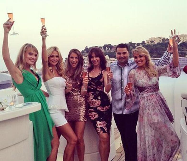 Виктория Лопырева отметила девичник. Фото: Twitter.com.