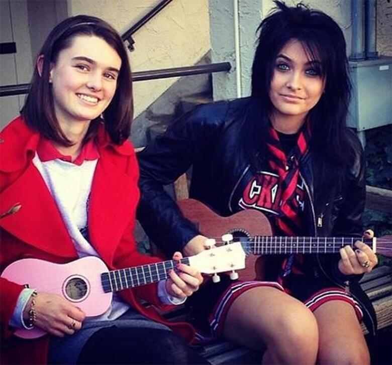 Пэрис Джексон (на снимке справа). Фото: Twitter.com.