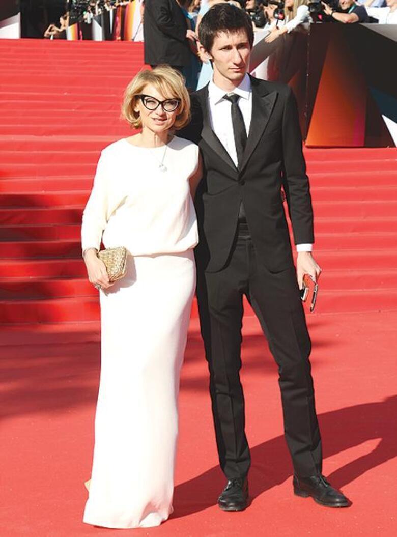 Эвелина Хромченко с сыном.