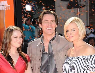 Джим Керри, его дочь Джейн Кэрри и Дженни Маккарти. Фото: Rex Features/Fotodom.ru.