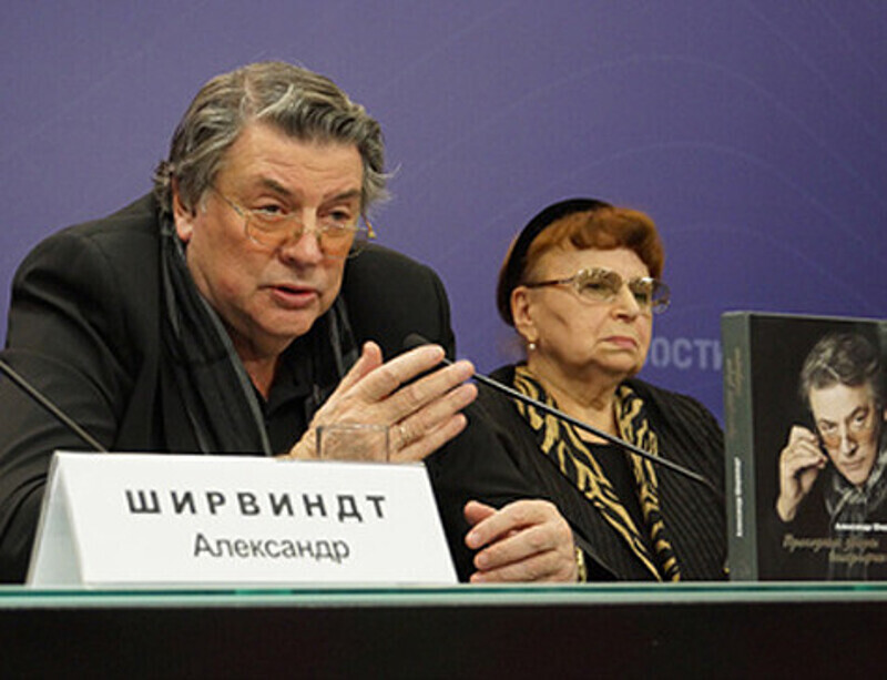 Александр Ширвиндт с женой на презентации книги. Фото: PhotoXPress.ru.