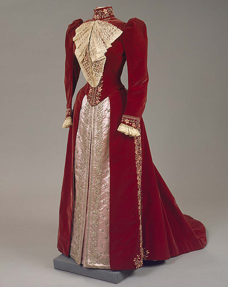 Платье Марии Федоровны. Фото: архив ГАРФ.