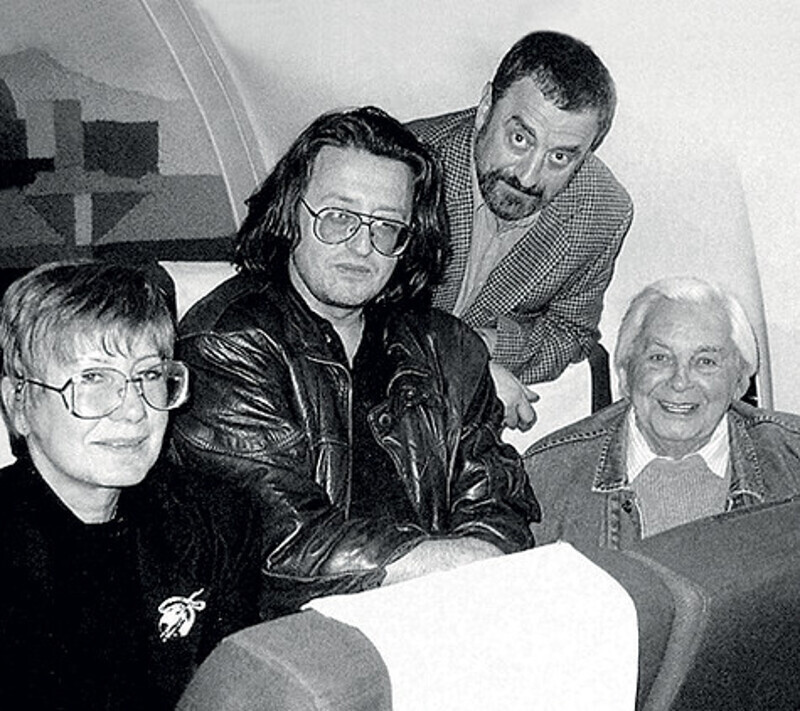 Благодаря легкому характеру драматурга всегда окружали друзья. На фото: Любовь и Григорий Горины, Александр Градский и Юрий Любимов. Личный архив Любови Гориной.