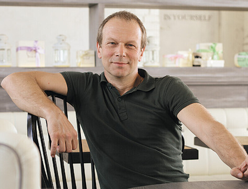 Как много языков ни знал бы известный переводчик, он признается, что родной русский ни один из иностранных ему не заменит. Фото: Геннадий Авраменко.