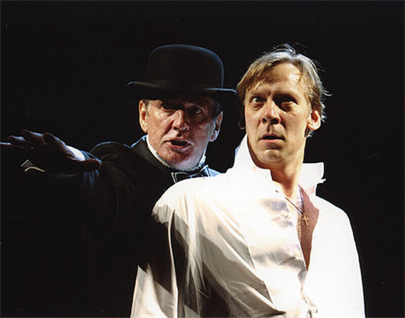 Виктор Раков и Александр Абдулов на сцене "Ленкома". Фото: А.Стернин.