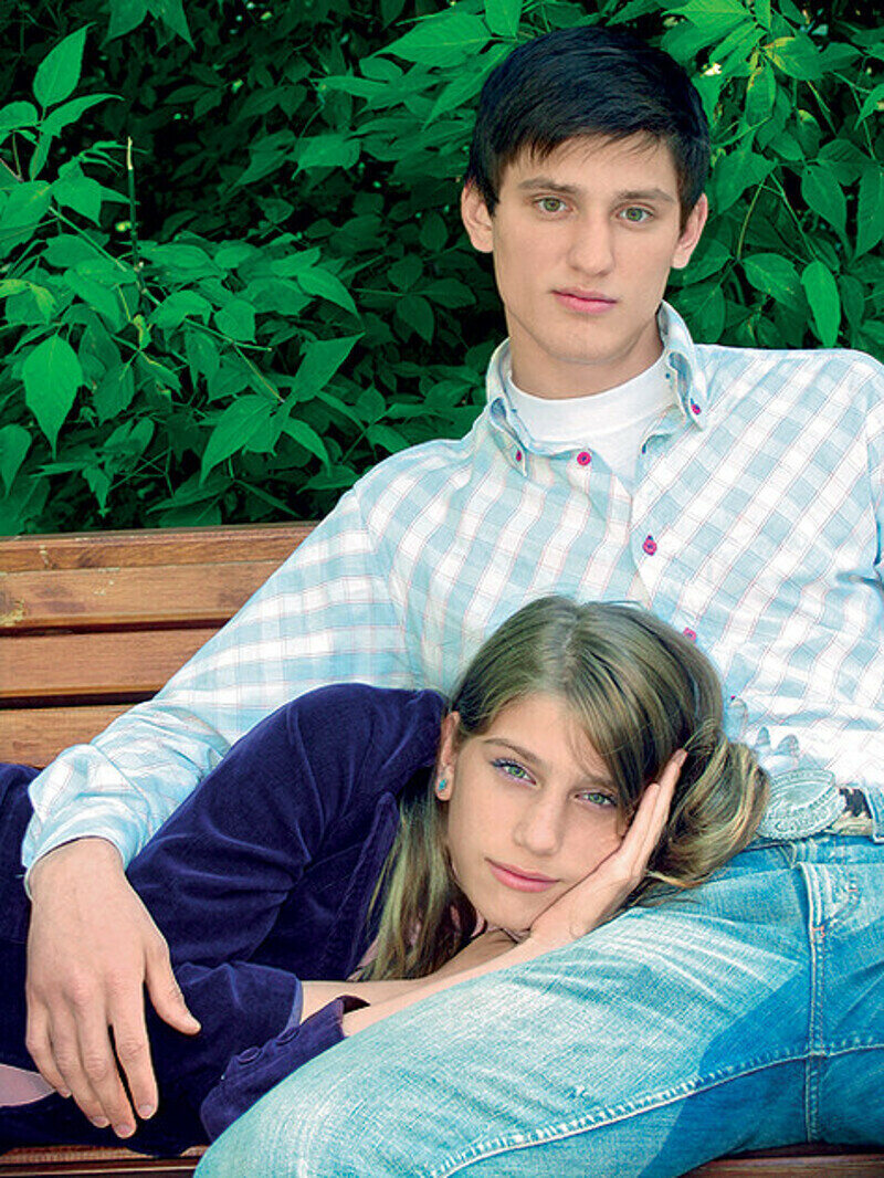 Нино во всем старалась подражать своему старшему брату Георгию. И даже подумывала, не пойти ли с ним учиться в Суворовское училище. Фото: личный архив Нино Нинидзе.