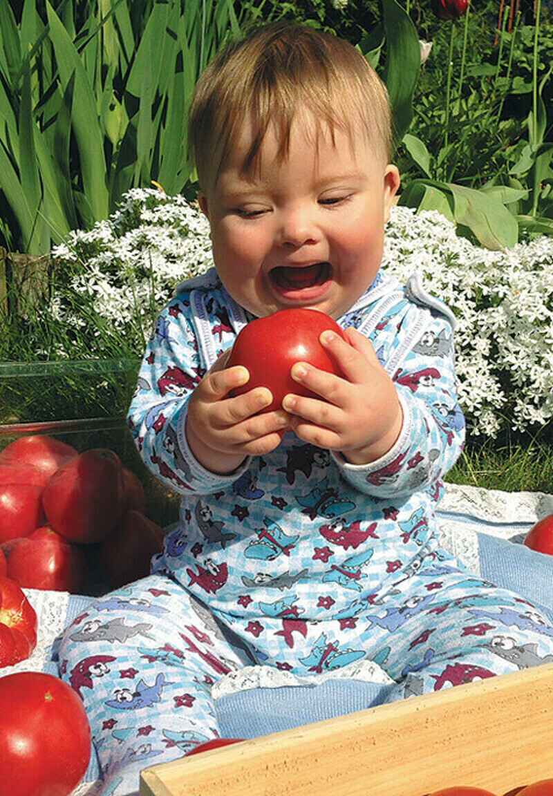 Эвелина и Сема стараются покупать продукты на Комаровском рынке. Фото: материалы пресс-служб.