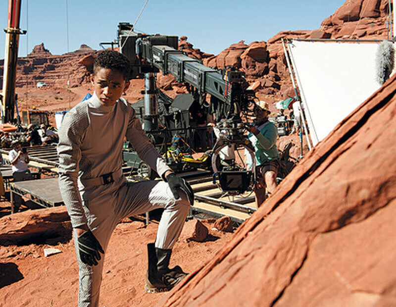 Джейден увлекается бегом и плаванием, поэтому спортивная подготовка позволила молодому актеру самостоятельно выполнить некоторые трюки на съемках фильма «После нашей эры». Фото: материалы пресс-служб.