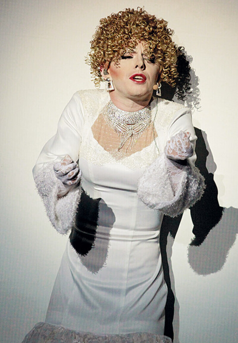 В образе Людмилы Гурченко Тимур удостоился комплиментов от людей, знавших актрису близко. Фото: Руслан Рощупкин.