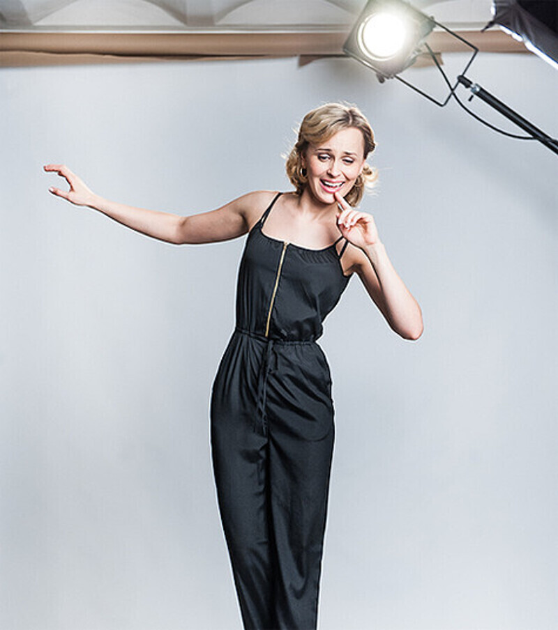 «Самыми ценными я считаю сережки, потому что они подарены папой, и кольцо, преподнесенное женихом». Фото: www.bystrova.ru.