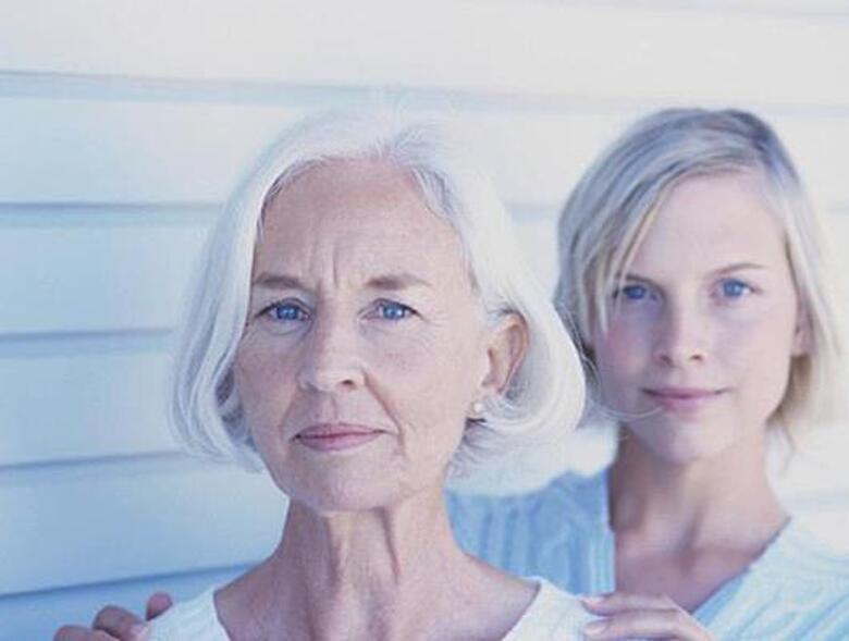 Чрезмерная материнская забота душит повзрослевших детей. Фото: CORBIS - Flirt RM/Fotodom.ru.