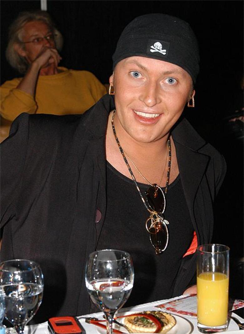 Певец Шура.