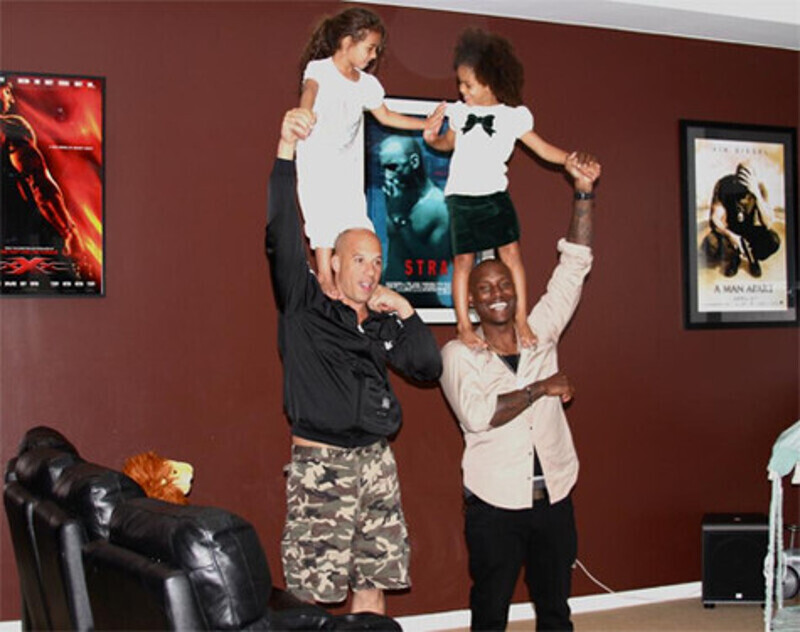 Вин Дизель "держит будущее на плечах". Фото: Facebook.com.