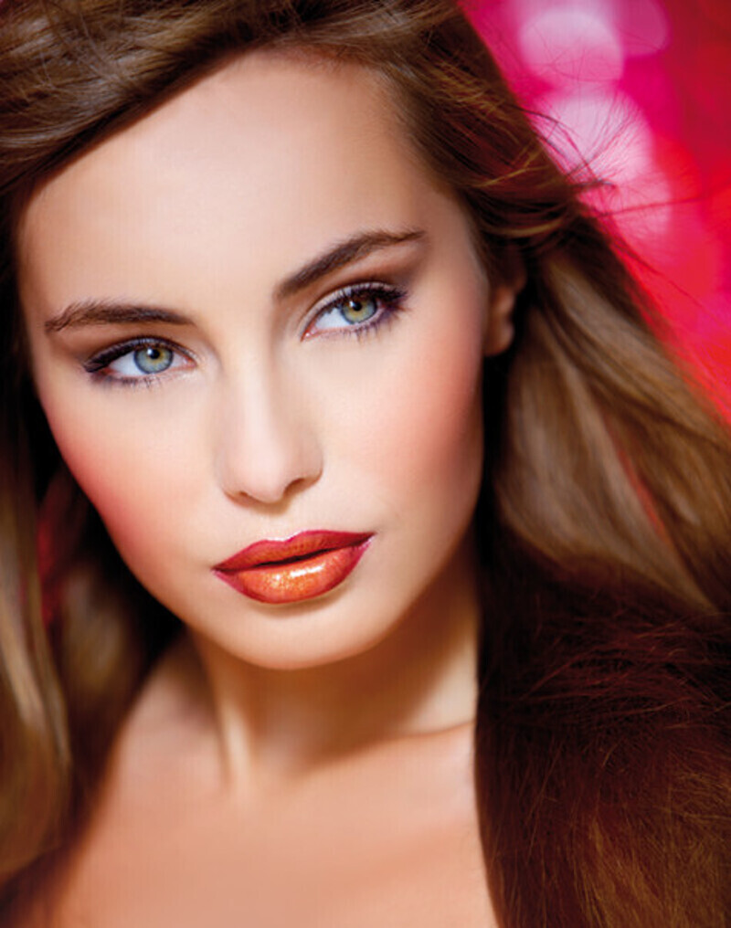 Подчеркнутые скулы сделают ваше лицо более фактурным. Фото: материалы пресс-служб.