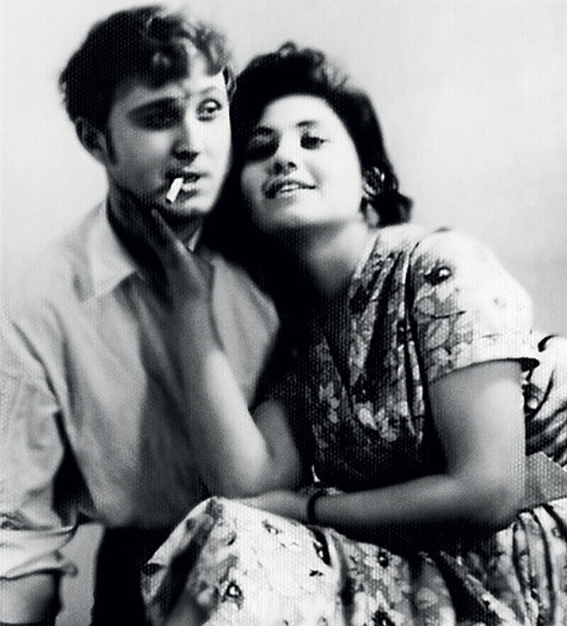 Так юная Аида выглядела в шестнадцать лет. Неудивительно, что мужчины теряли головы. В Театре юного зрителя. Фото: личный архив Аиды Ведищевой.