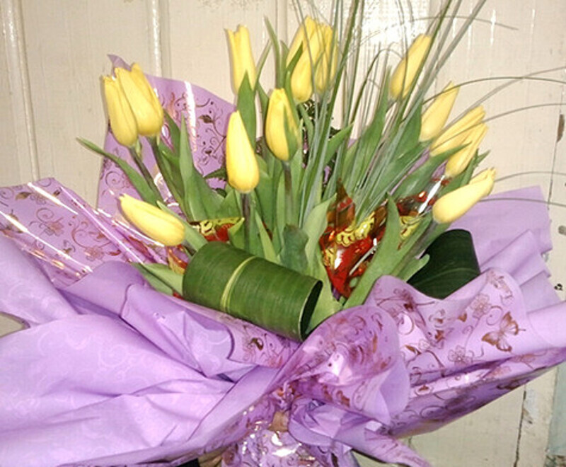 Весенний букет из тюльпанов
