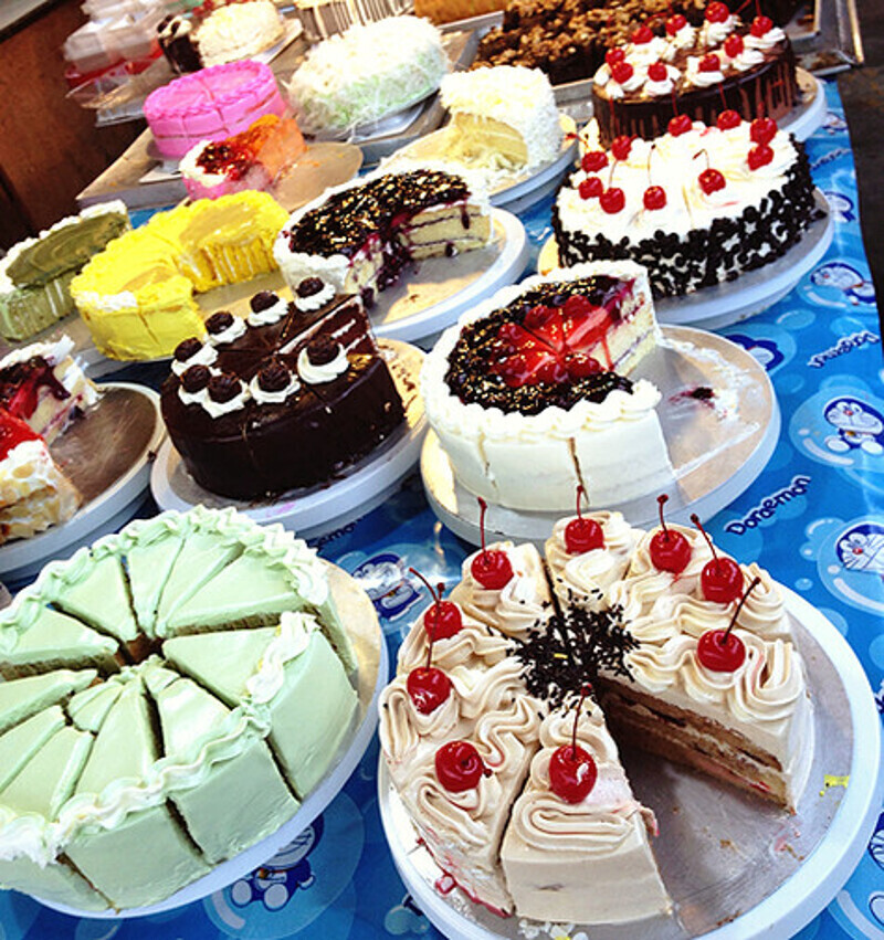 В России я как-то спокойно относилась к сладостям, а вот в Таиланде пройти мимо десертных рядом получается не всегда.