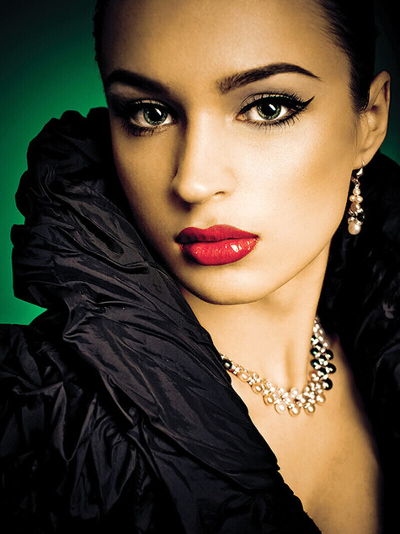 Для образ Passion помада должна быть яркой, сочной. Фото: материалы пресс-служб.