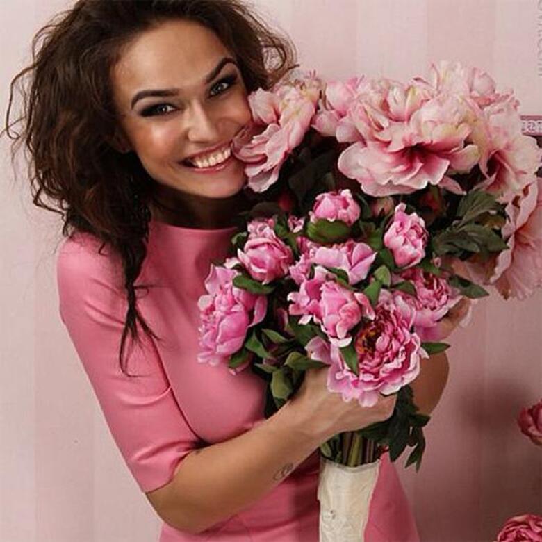 Водонаева подарит мужчинам букет из носков