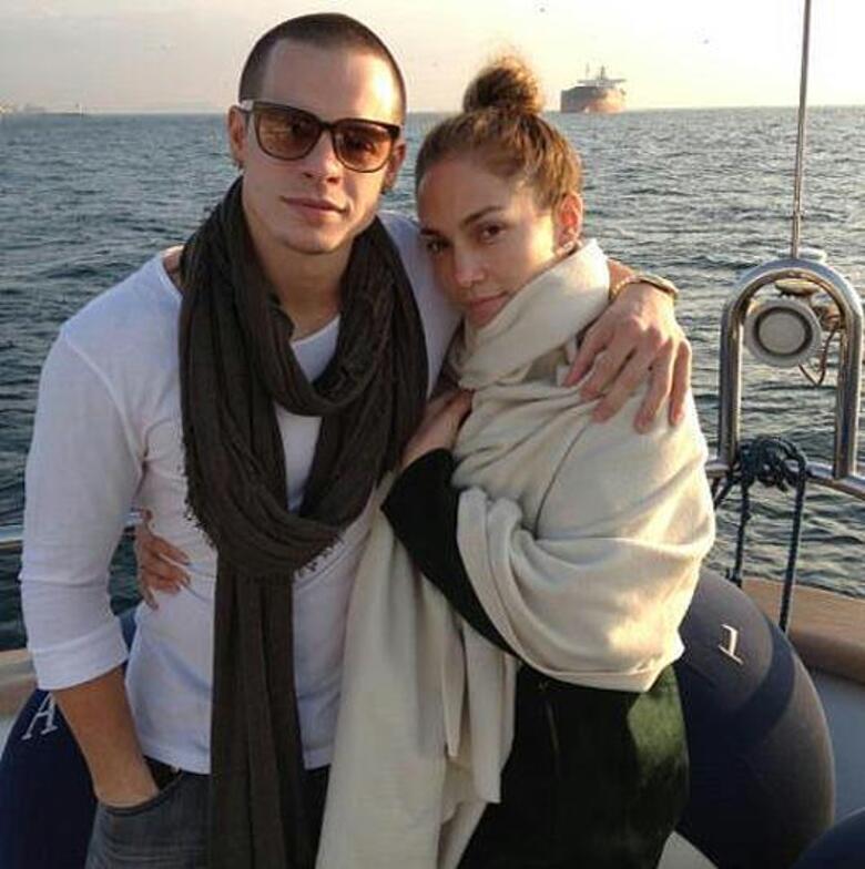 Дженнифер Лопес и Каспер Смарт. Фото: Twitter.com.