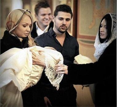 Дарья Пынзарь и Евгения Феофилактова на крестинах. Фото: Twitter.com.