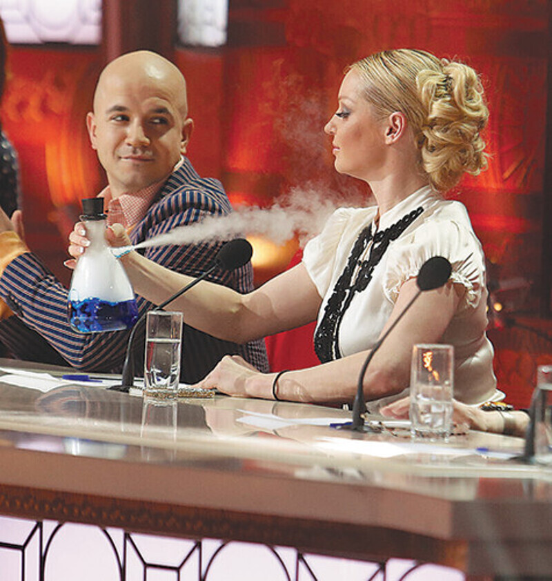 Профессиональная балерина Анастасия Волочкова не только адекватно судит участников, но и добавляет шарма всему шоу. Фото: Алексей Ладыгин.